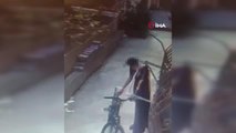 Sancaktepe'de bisiklet hırsızlığı kamerada
