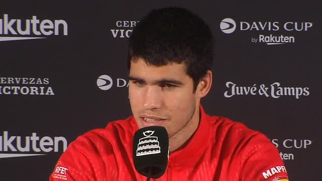 Carlos Alcaraz acerca a España a las finales de la Copa Davis