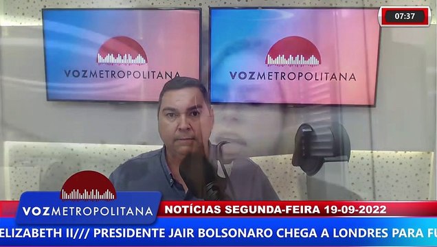 CAMINHÃO CARREGADO COM CEBOLAS TOMBA EM RODOVIA