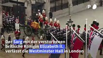 Sarg der Queen für Trauerfeier zur Westminster Abbey gebracht