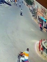 फायरिंग करते ही तीन आरोपी रेलवे स्टेशन चाैराहे की तरफ भागे