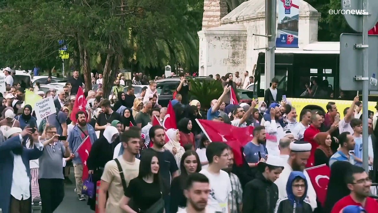 'Hassmarsch' gegen LGBTQ: Tausende demonstrieren in Istanbul