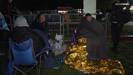 لمشاهدة جنازة الملكة إليزابيث.. الآلاف يخيمون في شوارع لندن