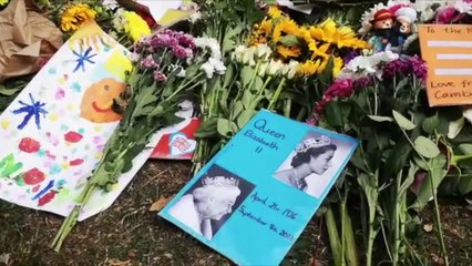 Télécharger la video: Regina Elisabetta, folla commossa a Hyde Park per i funerali