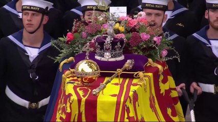 نعش الملكة إليزابيث الثانية يصل منطقة ولنغتون آرتش