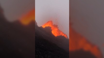 Une vidéo exceptionnelle du volcan qui se donne en spectacle