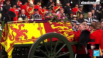 Funérailles d'Elizabeth II : le cortège funéraire prend la direction de Windsor