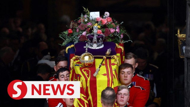 Dignitaries and crowds gather for queen's funeral