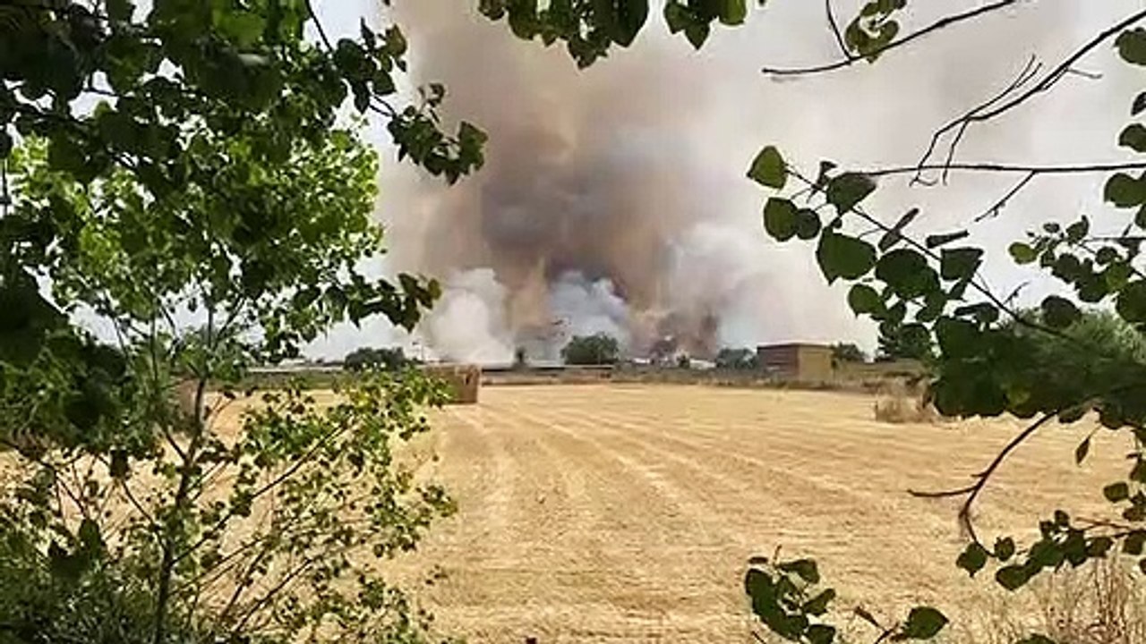 Incendio junto al Parque Comercial El Golf