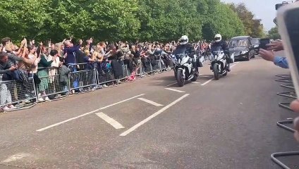 Queen procession through Hyde Park