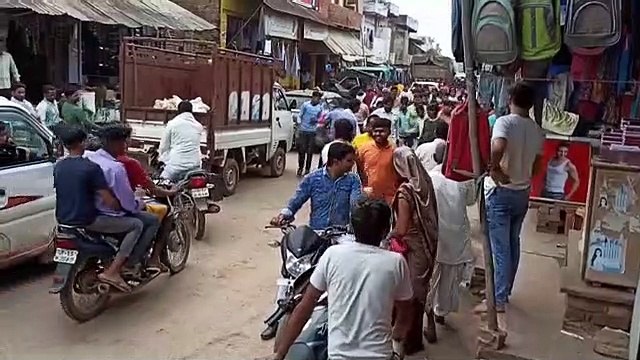 बीसी संचालक से 3.50 लाख रुपए लूट कर भागा बदमाश, भीड़ ने आरोपी की जमकर की धुनाई... देखें वीडियो