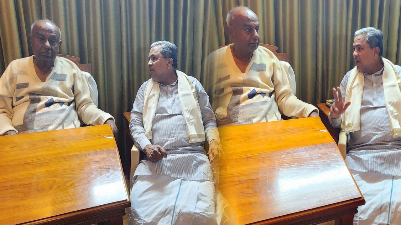 ಐದು ವರ್ಷಗಳ ನಂತರ ದೇವೇಗೌಡ್ರ ನಿವಾಸಕ್ಕೆ ಸಿದ್ದು ಭೇಟಿ | Oneindia Kannada