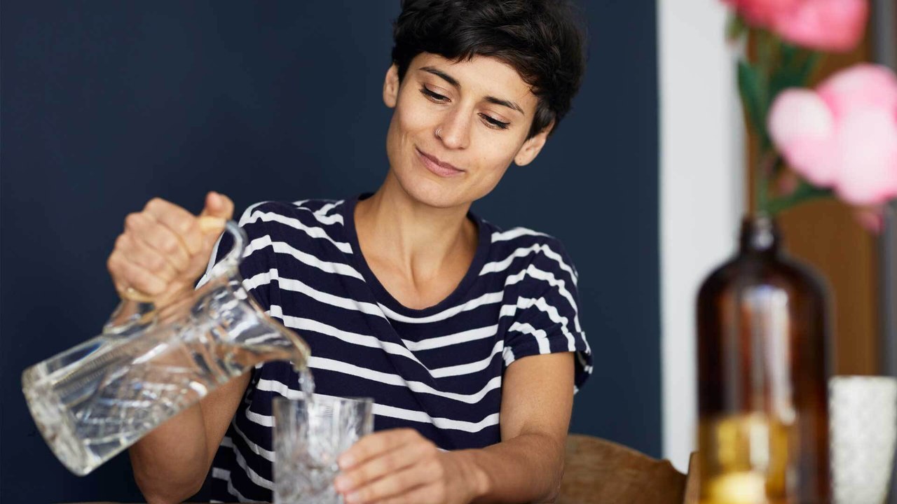 30 Tage lang nur Wasser trinken: 5 Dinge, die sich am Körper verändern