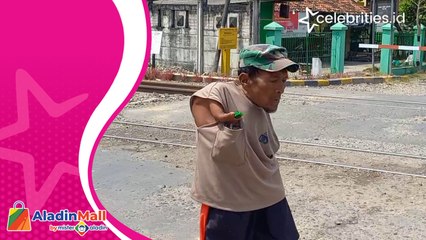 Kisah Pria Difabel Jadi Relawan Pengatur Lalu Lintas di Blora