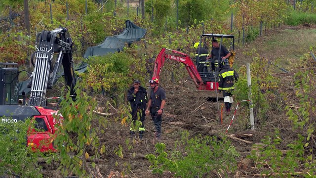 Marche, continuano le ricerche di Mattia: in azione le ruspe dei vigili del fuoco
