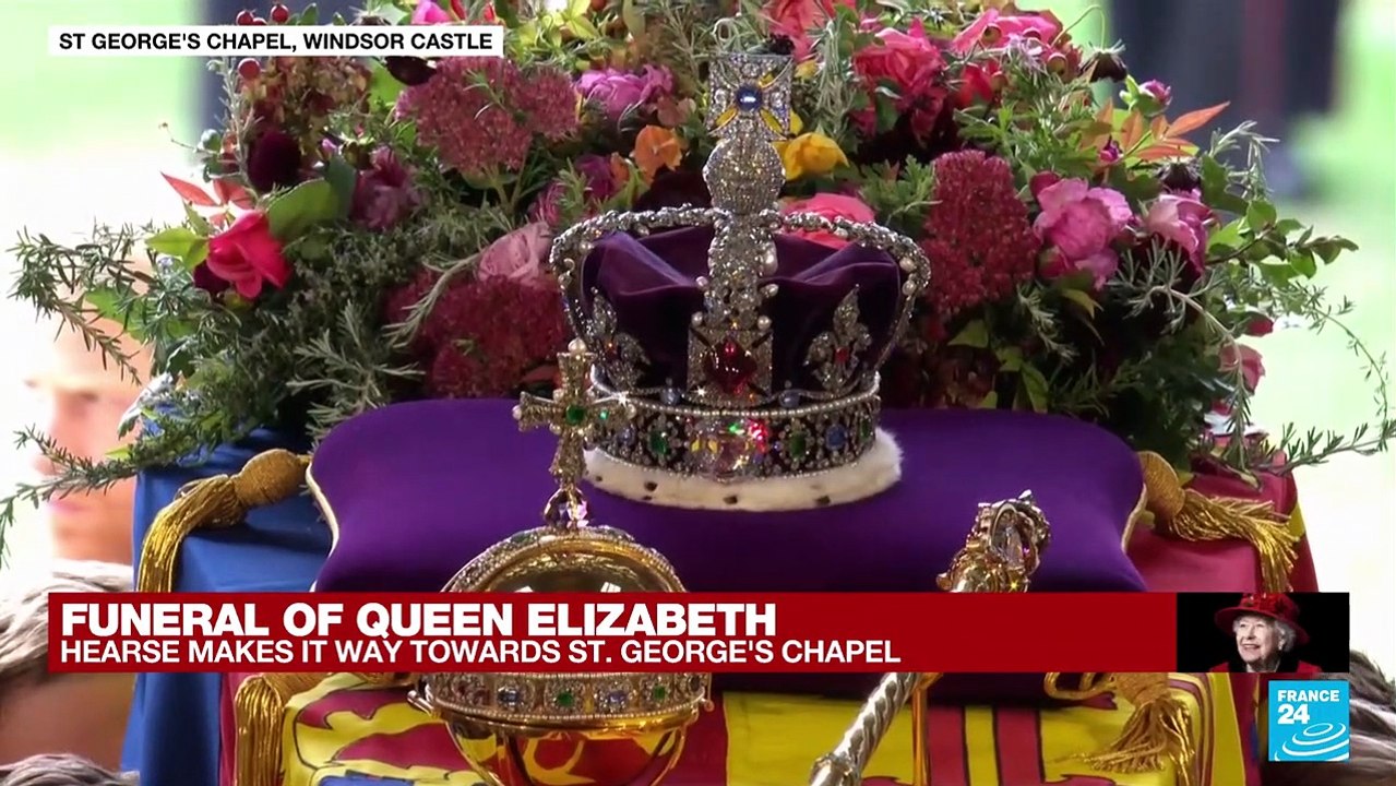 Queen Elizabeth's coffin arrives in St. George's Chapel