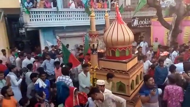 अकीदतमंदों की उमड़ी भीड़ : ताजियों को क्षेत्र में घुमाकर जलाशयों में किया ठंडा