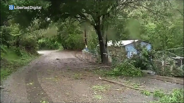 El huracán Fiona llega a Puerto Rico con mucha fuerza