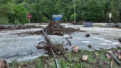 Marche, il ponte romano ha 2000 anni ma resiste all'alluvione: le immagini dal drone