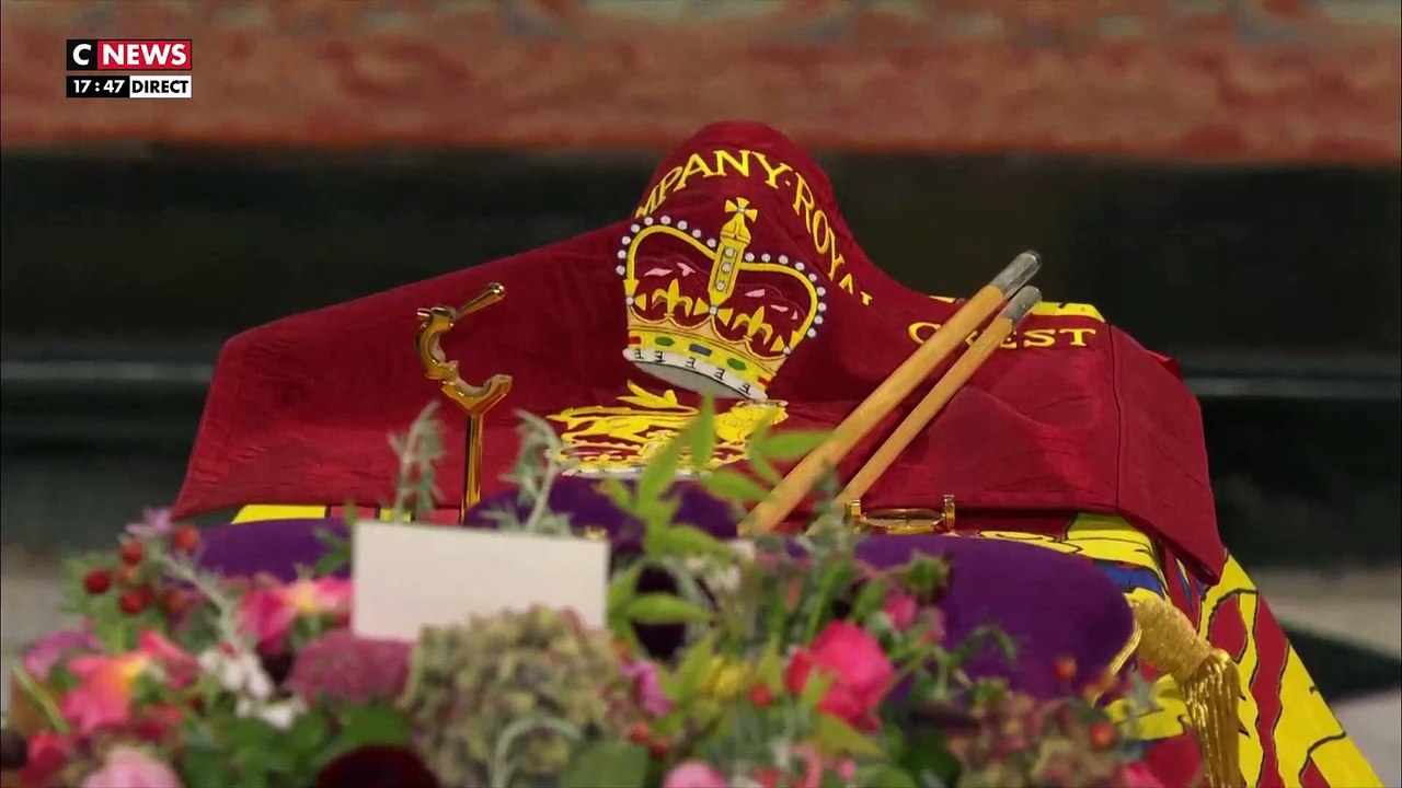 Obsèques d'Elizabeth II: Regardez la dernière image du cercueil de la Reine qui descend dans la crypte royale de Windsor en fin d'après-midi