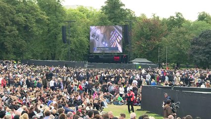 Queen zu ihrer letzten Ruhestätte auf Schloss Windsor gebracht
