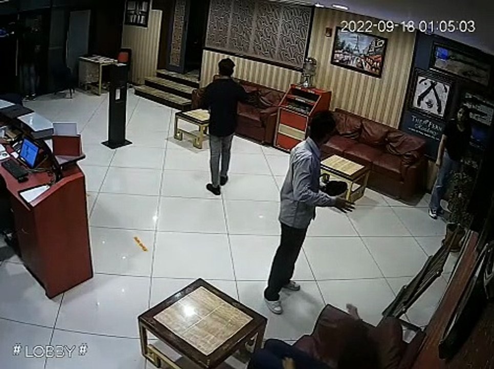 युवकों ने चढ़ाई कांस्टेबल पर गाड़ी, कांस्टेबल पर भी हंगामा व फायरिंग का आरोप