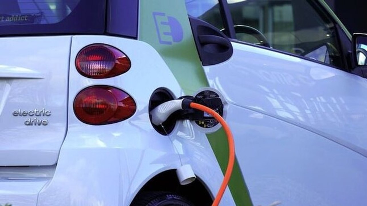 EV battery makers seek extra time to implement new safety rules; Markets snap 3-day losing run, Sensex up 300 pts; more