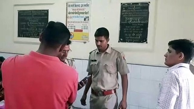 पहले पति ने धारदार हथियार से गले पर वार कर किया लहूलुहान