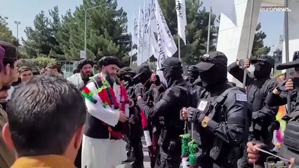 طالبان تفرج عن أمريكي مقابل حليف لها مدان بإدارة شبكة مخدرات عالمية