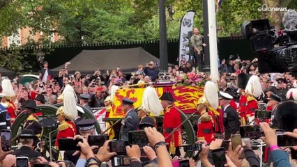 Lágrimas, historia y luto en el último adiós a Isabel II