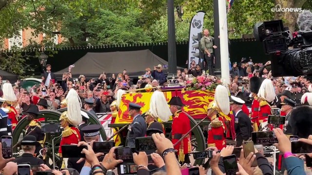 Lágrimas, historia y luto en el último adiós a Isabel II