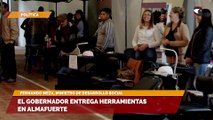 El gobernador entrega herramientas en Almafuerte
