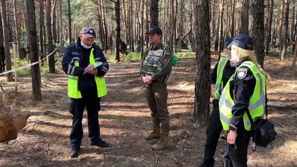 Rusia califica de "mentiras" el hallazgo de cientos de tumbas en Izium