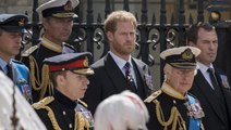 Große Bedeutung? Harry und Meghan direkt hinter König Charles III.