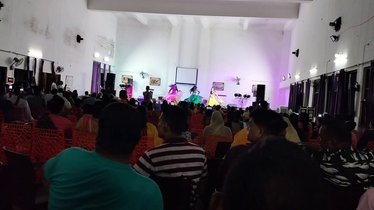 डांस। जबरदस्त डांस।