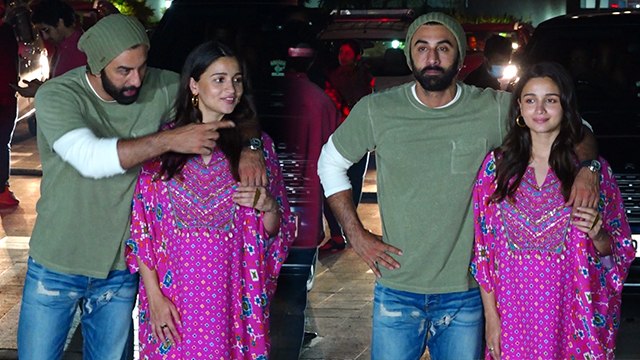 Alia Bhatt Baby Bump Flaunt करते Ranbir संग Fan Video Viral l Boldsky*Entertainment
