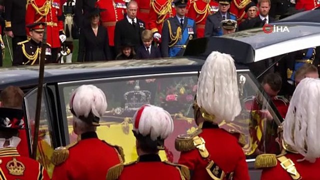 Kraliçe II. Elizabeth son yolculuğuna uğurlandı