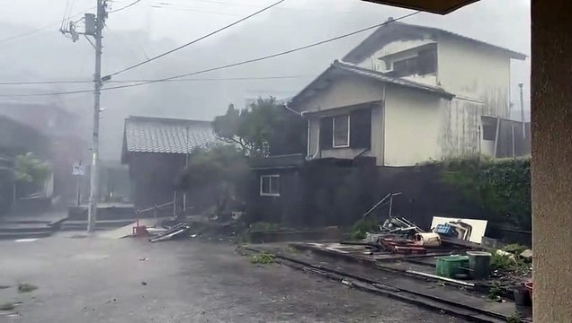Japonya'da Nanmadol tayfunu 2 can aldı