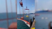 İskenderun Limanı'nda batan gemideki konteynerler denizden çıkarıldı