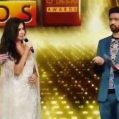katrina and Vikki causal on award show/अवॉर्ड शो में कैटरीना और विक्की/كاترينا وفيكي السببية في حفل توزيع الجوائز