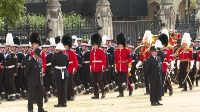 A Londres, une foule compacte rassemblée pour les funérailles d'Élizabeth II
