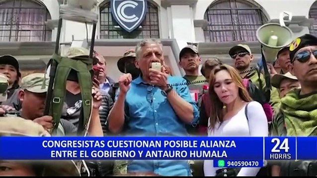 Virgilio Acuña y Aníbal Torres fueron vistos juntos en cafetería