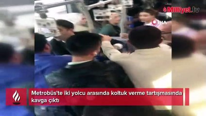 Metrobüs'te koltuk verme kavgası! Birbirlerine girdiler