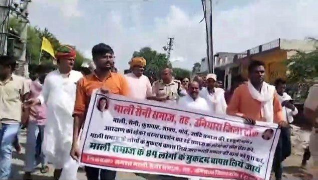 प्रतिष्ठान बंद कर रैली निकाली, प्रदर्शन के बाद मुख्यमंत्री के नाम सौंपा ज्ञापन