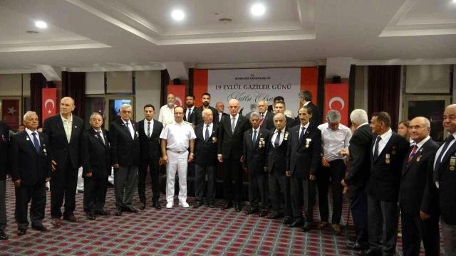 Muğla yerel haberi... Marmaris Kaymakamı Aksoy'dan gazilere plaket