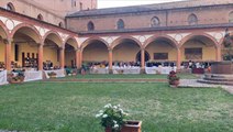 Bologna, il mercatino solidale nel chiostro di San Francesco
