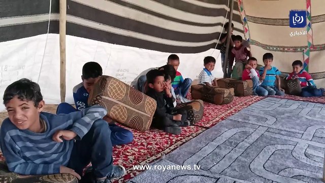 معان.. أهالي قرية الثغرة يمنعون أبناءهم من الذهاب إلى المدارس ويواصلون الاعتصام حتى إنهاء مشكلة المياه جذريا