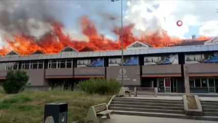 Download Video: Son dakika haber | Atatürk Üniversitesi yemekhanesinde büyük yangın...Alevler gökyüzünü sardı, yangın kontrol altına alınamıyor