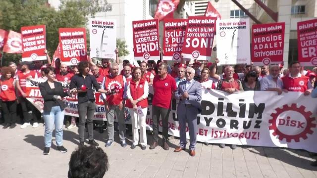 Disk'ten Vergi Dairesi Başkanlığı Önünde Eylem... Arzu Çerkezoğlu: Holdinglerin Vergileri Bir Gece Yarısı Sıfırlanırken İşçinin Sırtındaki Vergi...