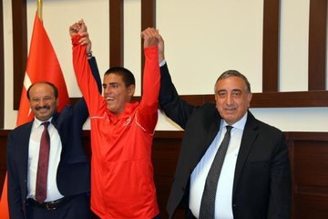 OTİZMLİ MUHSİN'İN ÜNİVERSİTELİ OLMA SEVİNCİ